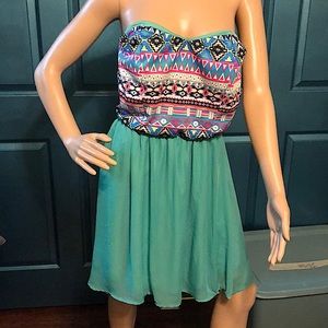 Strapless patterned dress